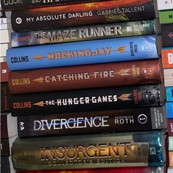 3/30$ Hunger games trilogy - Picture 2 of 2